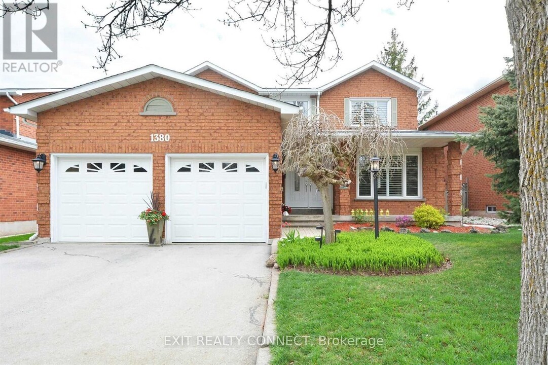 1380 Windrush Dr in Oakville, ON - Building Photo