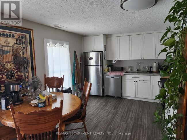 20 Hetherington St in St Catharines, ON - Building Photo - Building Photo