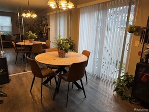 15870 Charleston Dr in Clinton Township, MI - Building Photo - Building Photo