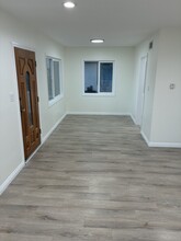 12300 Manor Dr, Unit A in Hawthorne, CA - Foto de edificio - Building Photo