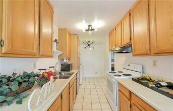 2444 E Del Mar Blvd in Pasadena, CA - Building Photo - Building Photo