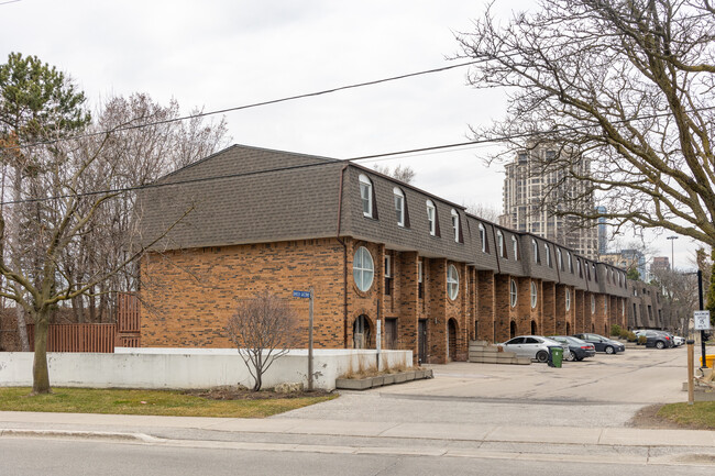 70 Upper Canada Dr in Toronto, ON - Building Photo - Building Photo