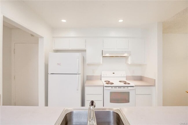 28121 Highridge Rd in Rolling Hills Estates, CA - Building Photo - Building Photo