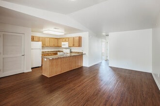 Columbia Apartments in Cohoes, NY - Foto de edificio - Building Photo