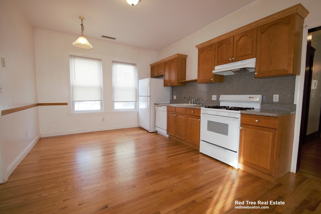 44 Champney St, Unit 2 in Boston, MA - Building Photo