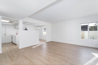 1138 N Valley St in Burbank, CA - Foto de edificio - Building Photo