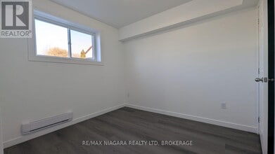 214 Erie St in Port Colborne, ON - Building Photo - Building Photo