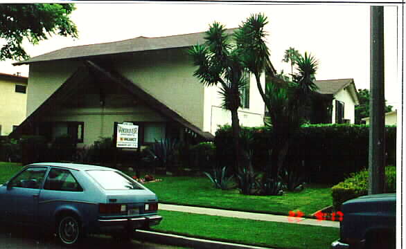 Vancouver Park Apartments in Anaheim, CA - Building Photo