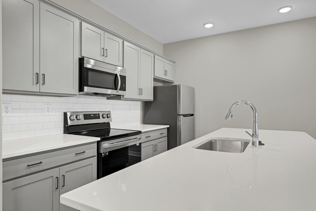 Townhouse Row at Greystone in Knoxville, TN - Building Photo