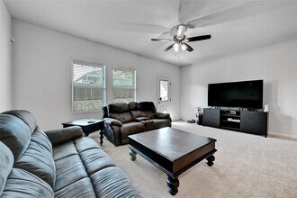 19401 Berringer Dr in Pflugerville, TX - Building Photo - Building Photo