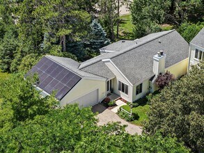 2 Red Cedar Trl in Madison, WI - Building Photo - Building Photo