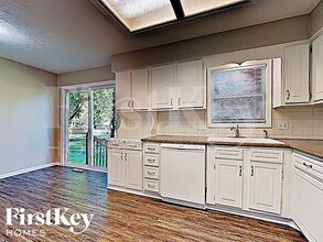 1616 W Brittany Dr in Olathe, KS - Building Photo - Building Photo