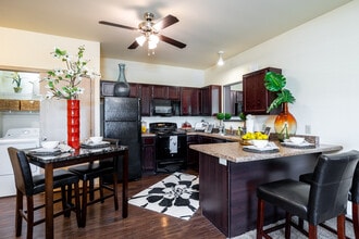 The Links at Kansas I/II in Lawrence, KS - Building Photo - Interior Photo