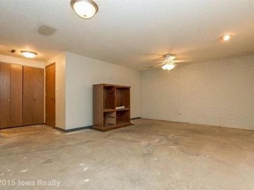 933 Breezewood Cir in Altoona, IA - Building Photo