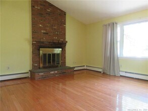 61 Lake Garda Dr in Farmington, CT - Building Photo - Building Photo