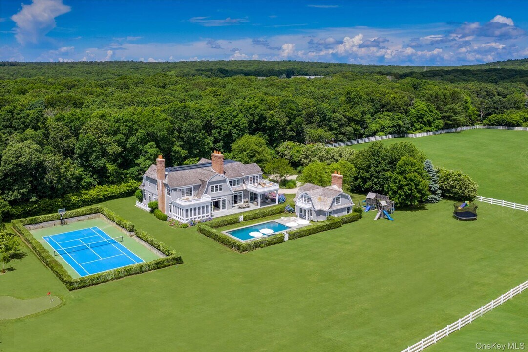 150 Water Mill Towd Rd in Water Mill, NY - Building Photo