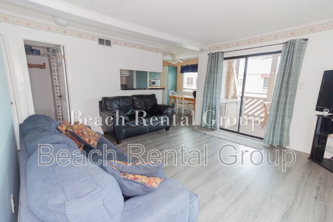 609 Hillside Dr S in North Myrtle Beach, SC - Building Photo - Building Photo