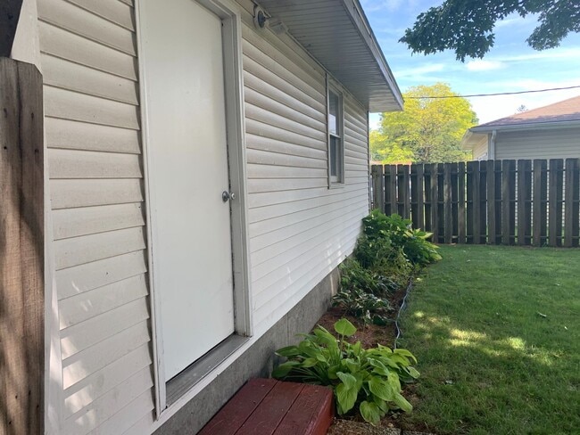 property at 213 W Conrey St