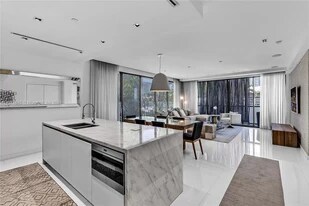350 Meridian Ave, Unit 202 in Miami Beach, FL - Building Photo