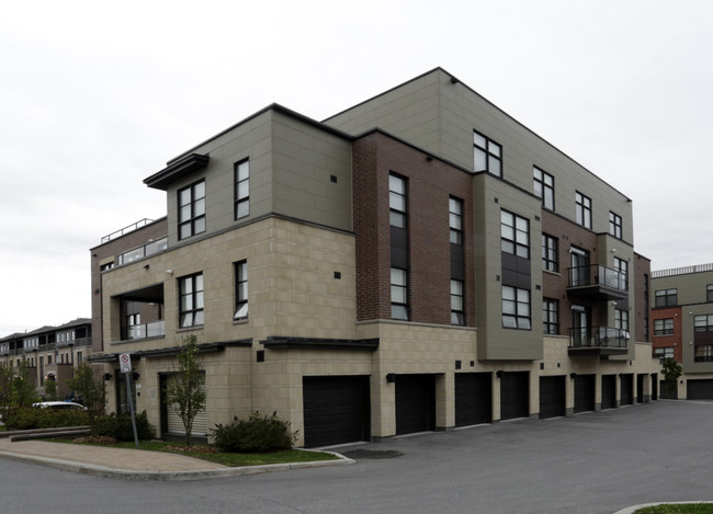 351 Bayrose Dr in Ottawa, ON - Building Photo - Building Photo