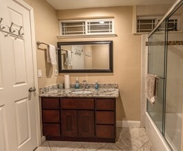 4944 Narvaez Ave, Unit 1 Den in San Jose, CA - Foto de edificio - Building Photo