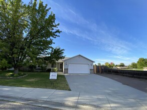 9167 W Mediterranean Dr in Boise, ID - Building Photo - Building Photo