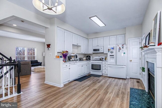 10159 Elgin Way in Linton Hall, VA - Building Photo - Building Photo