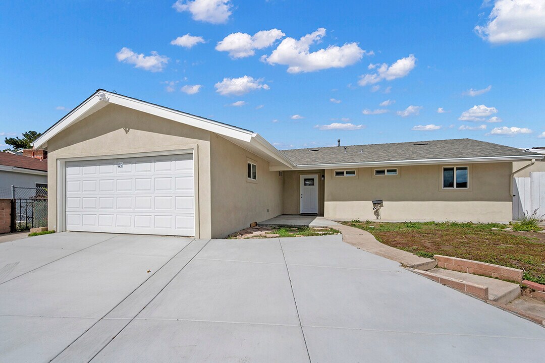 3352 Altadena Ave in San Diego, CA - Building Photo