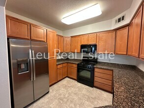 900 Moon Cir in Folsom, CA - Building Photo - Building Photo