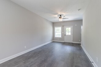 944 Charlotte St-Unit -A in Clarksville, TN - Building Photo - Building Photo