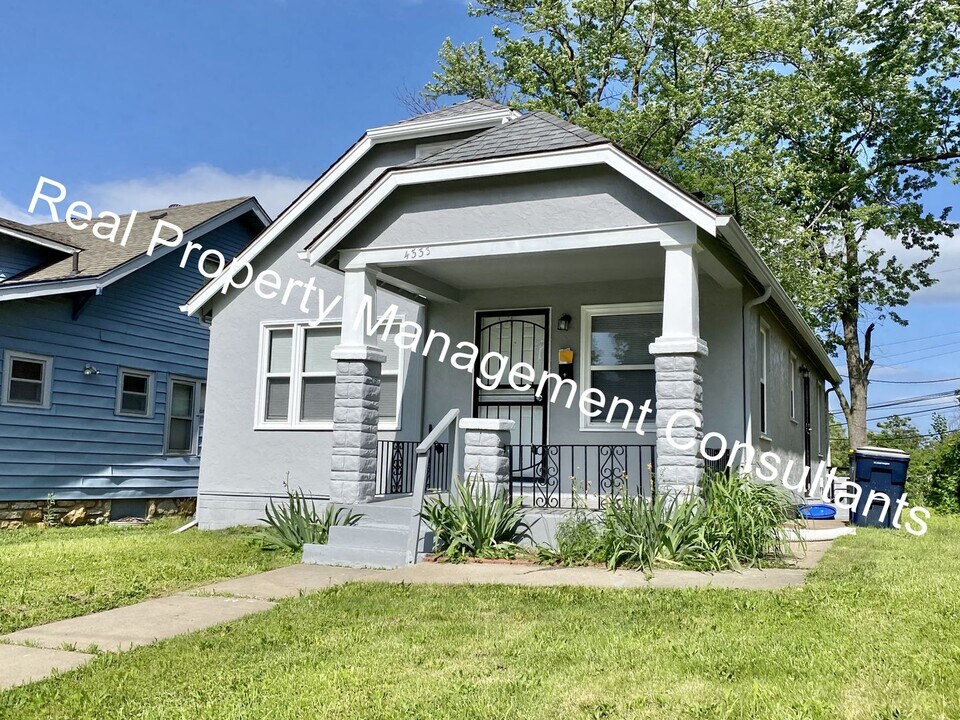 4333 College Ave in Kansas City, MO - Building Photo