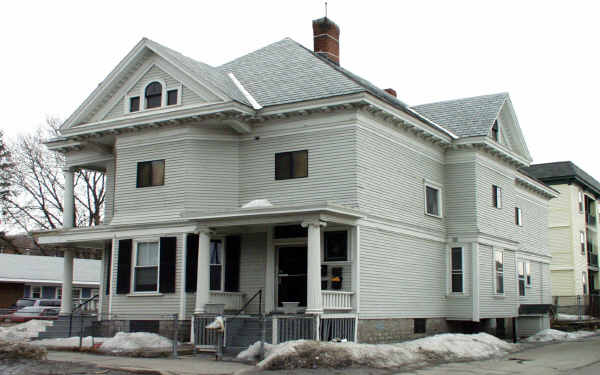 85 Rogers St in Lowell, MA - Building Photo