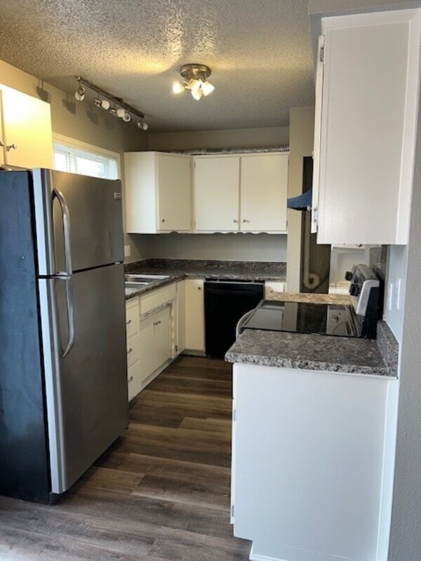 property at 3437 Redwood Ave