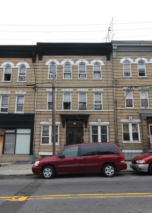 61-63 Wyckoff Ave in Brooklyn, NY - Building Photo