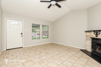 10023 Amber Field Dr in San Antonio, TX - Foto de edificio - Building Photo