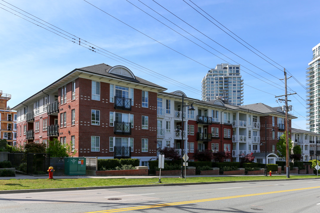 618 Como Lake Ave in Coquitlam, BC - Building Photo