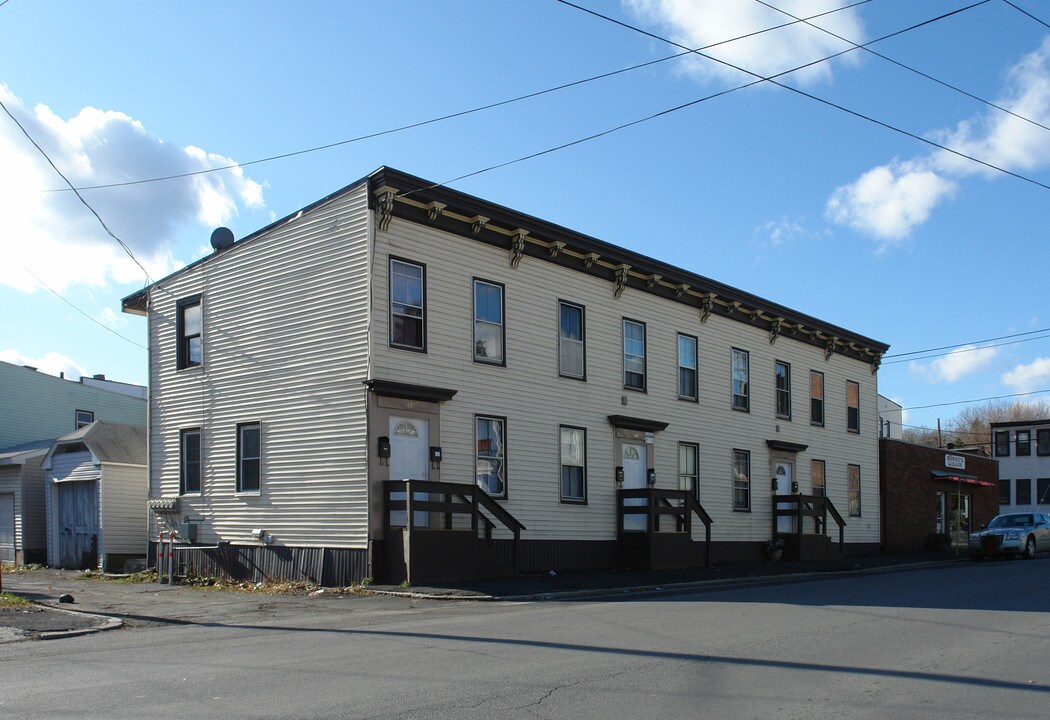 46 Columbia St in Cohoes, NY - Foto de edificio
