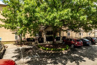 Peggy Alsup Arbors in Nashville, TN - Building Photo - Building Photo