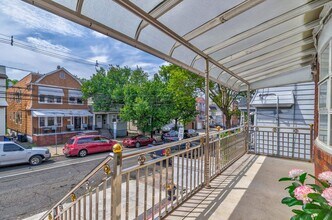 310 Cator Ave in Jersey City, NJ - Foto de edificio - Building Photo