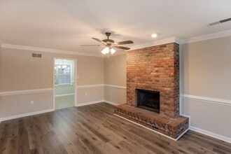 7165 Chevy Chase Dr in Memphis, TN - Building Photo - Building Photo