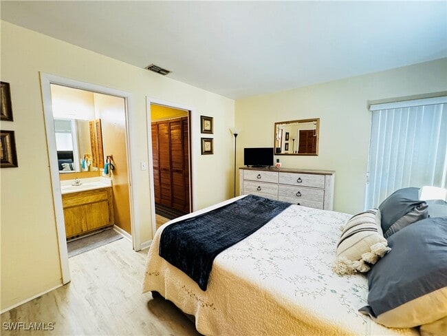 property at 4903 Vincennes St