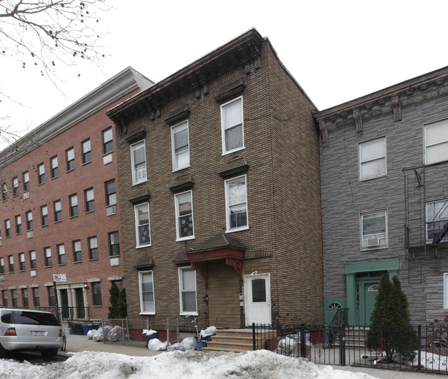 80 Green St in Brooklyn, NY - Foto de edificio - Building Photo