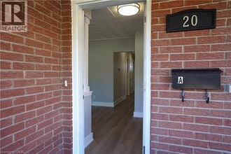 20 Sunrise Dr in Kitchener, ON - Building Photo - Building Photo