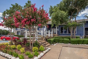 Shor on Clear Lake in Seabrook, TX - Building Photo