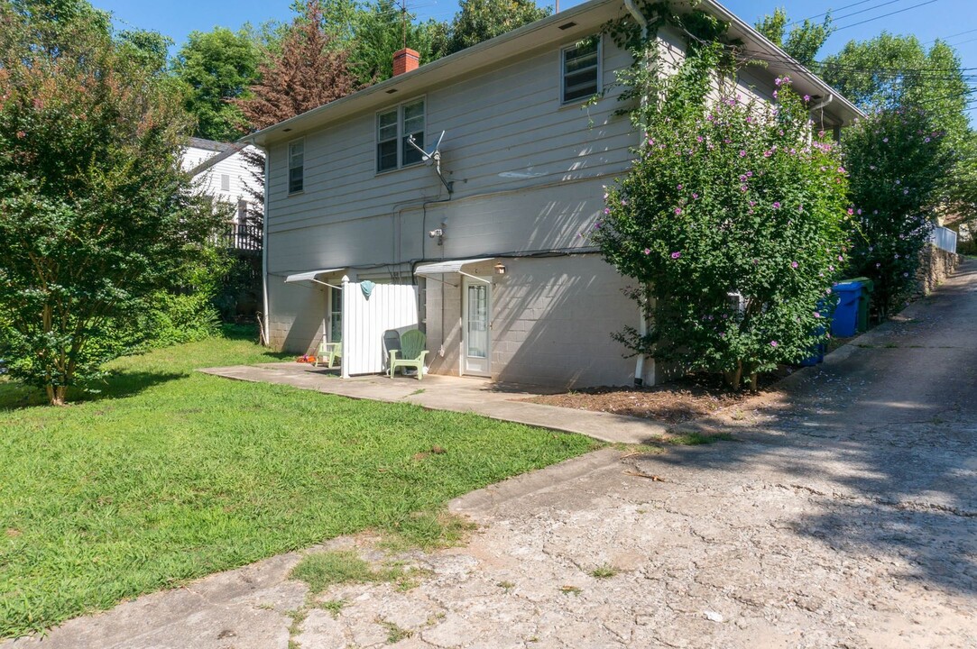 188 Edgewood Rd-Unit -B in Asheville, NC - Foto de edificio