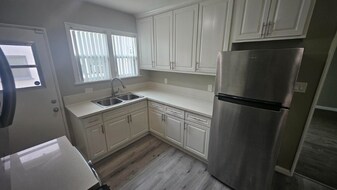 812 N Fuller Ave in Los Angeles, CA - Building Photo