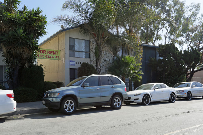 714-716 N Bullis Rd in Compton, CA - Building Photo - Building Photo