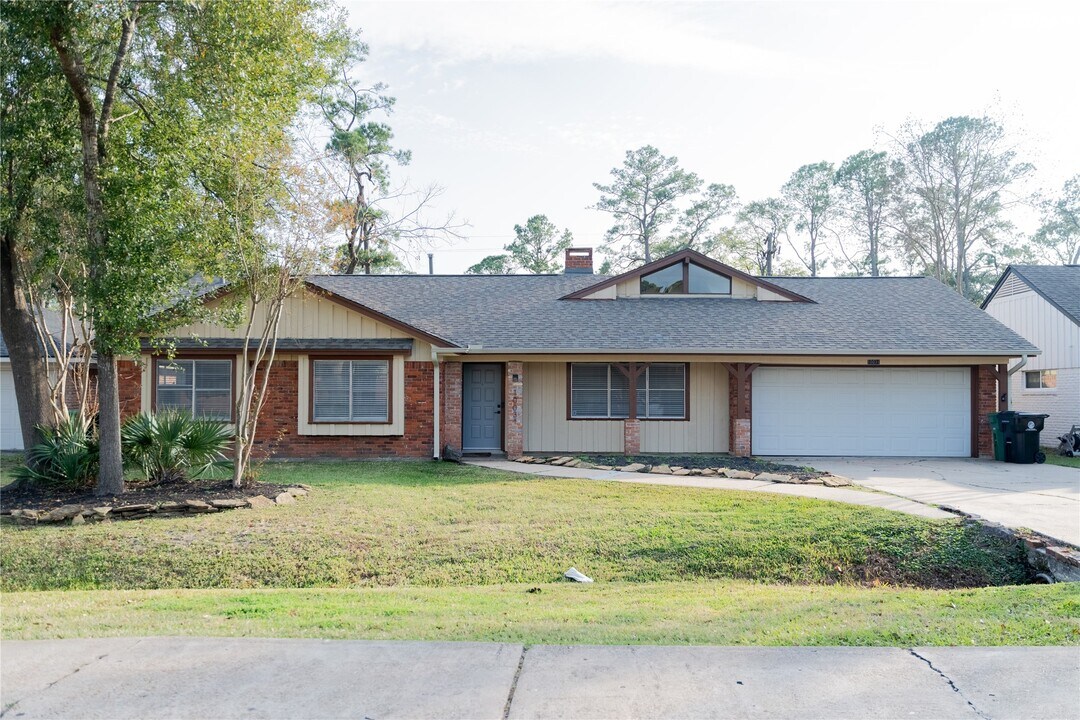 10031 Haddington Dr in Houston, TX - Building Photo