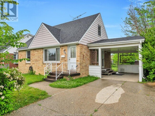 2455 Dominion Blvd in Windsor, ON - Building Photo - Building Photo