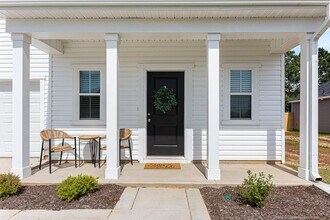 594 Melbourne Dr in Raeford, NC - Building Photo - Building Photo